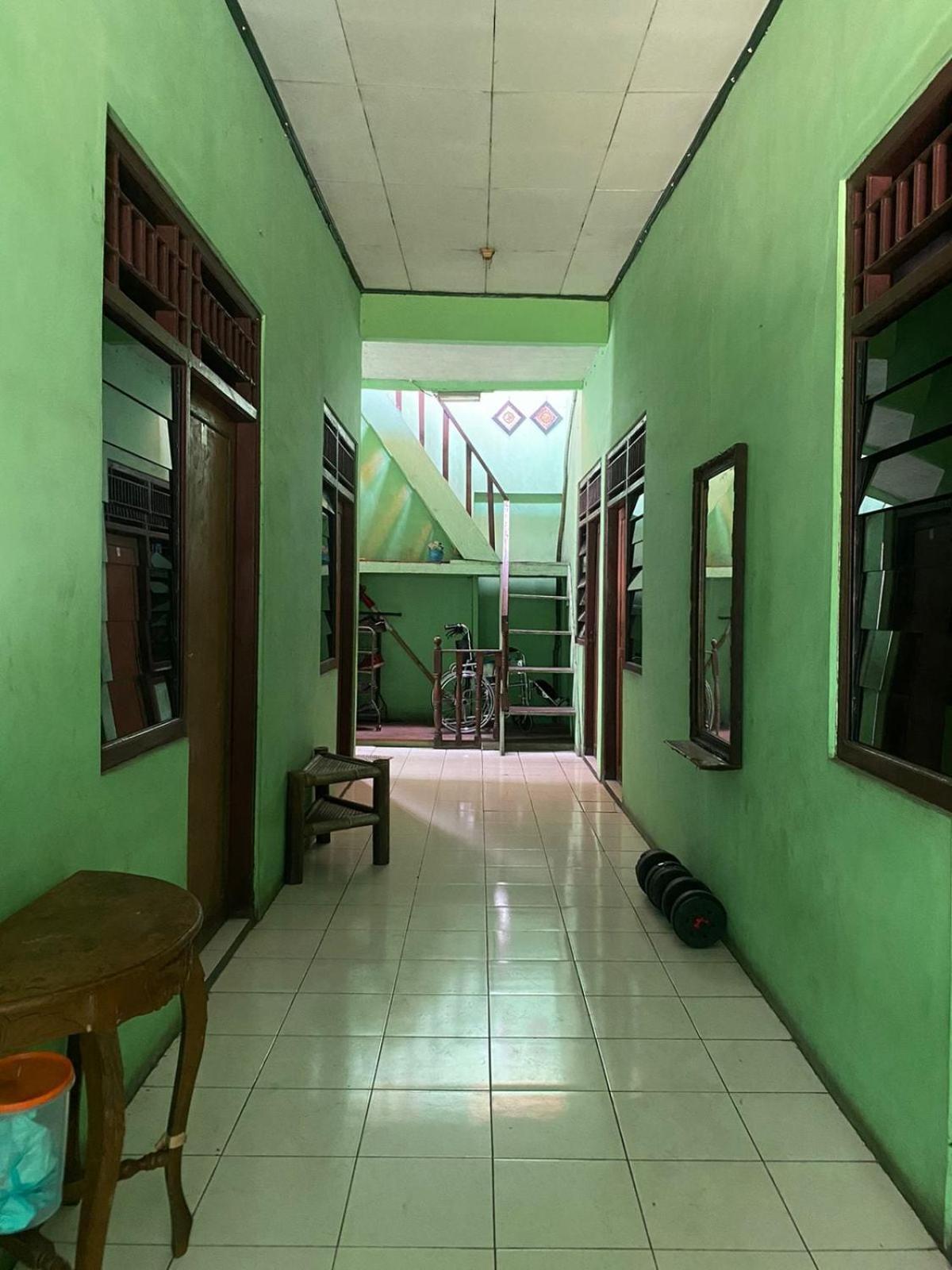 Hotel Spot On 94166 Kost Bunda Syariah Bekasi Exterior foto