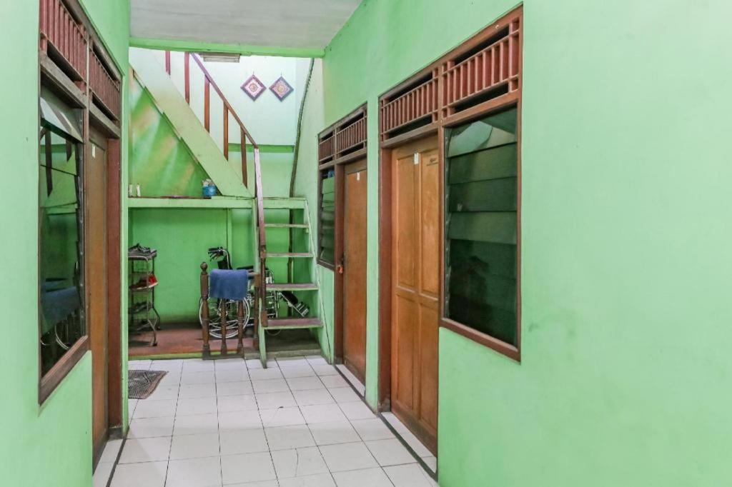 Hotel Spot On 94166 Kost Bunda Syariah Bekasi Exterior foto