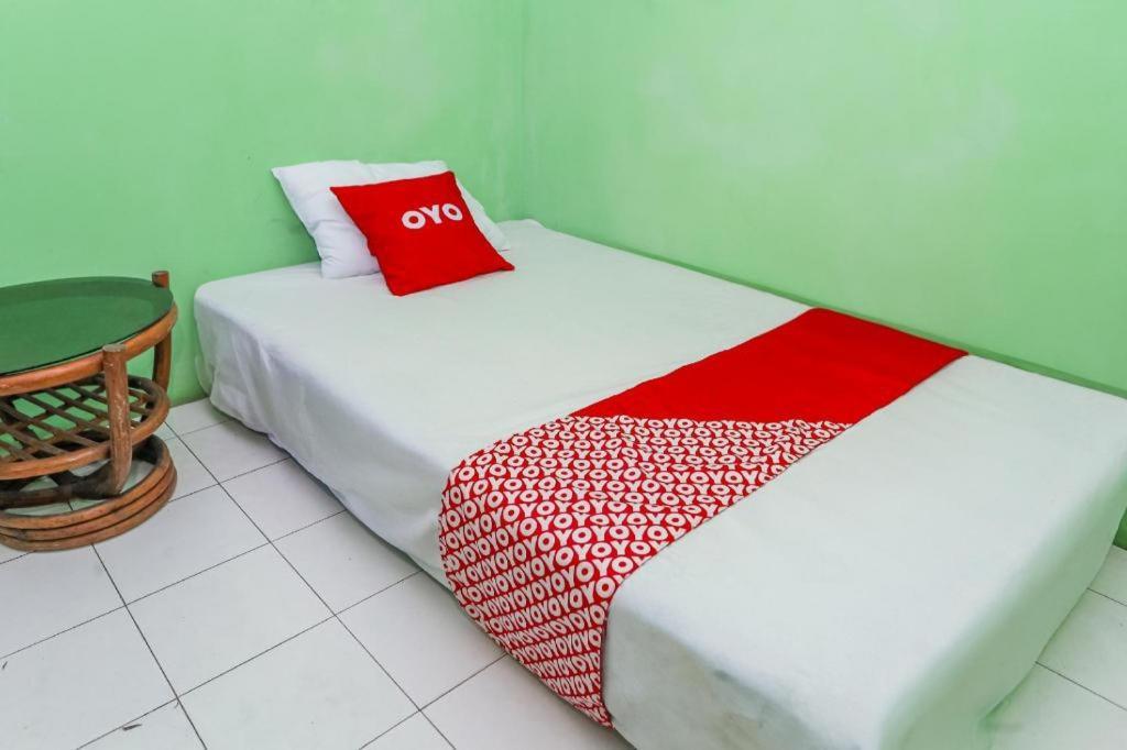 Hotel Spot On 94166 Kost Bunda Syariah Bekasi Exterior foto