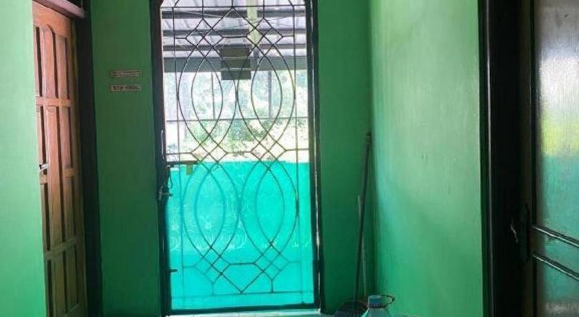 Hotel Spot On 94166 Kost Bunda Syariah Bekasi Exterior foto